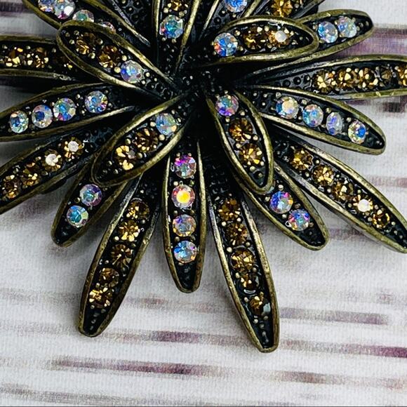 Starburst rhinestone brooch - Picture 3 of 7